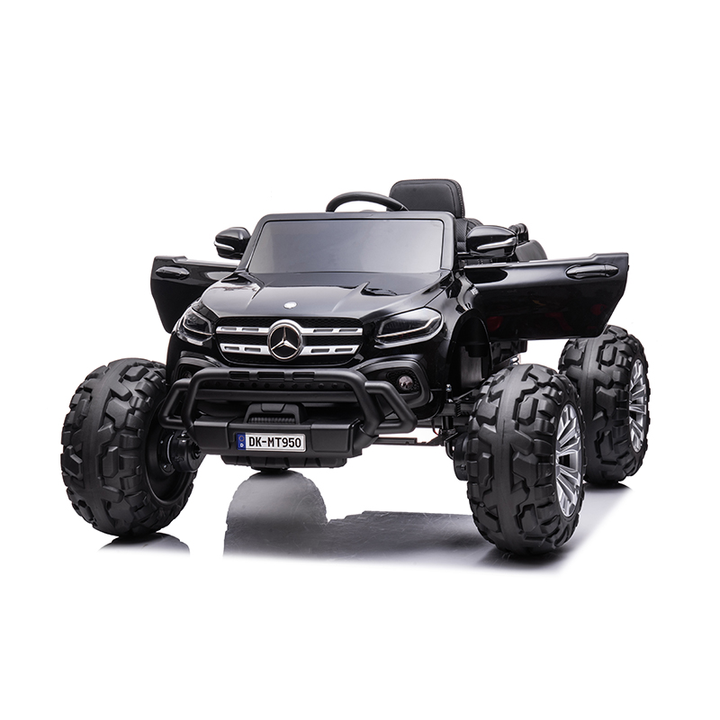 Elektromos gyerekek ülnek autókon, engedéllyel rendelkező Mercedes-Benz Monster Truck